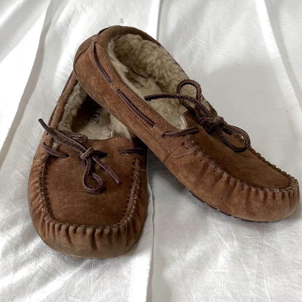 UGG Moccasin Slippers womens 6